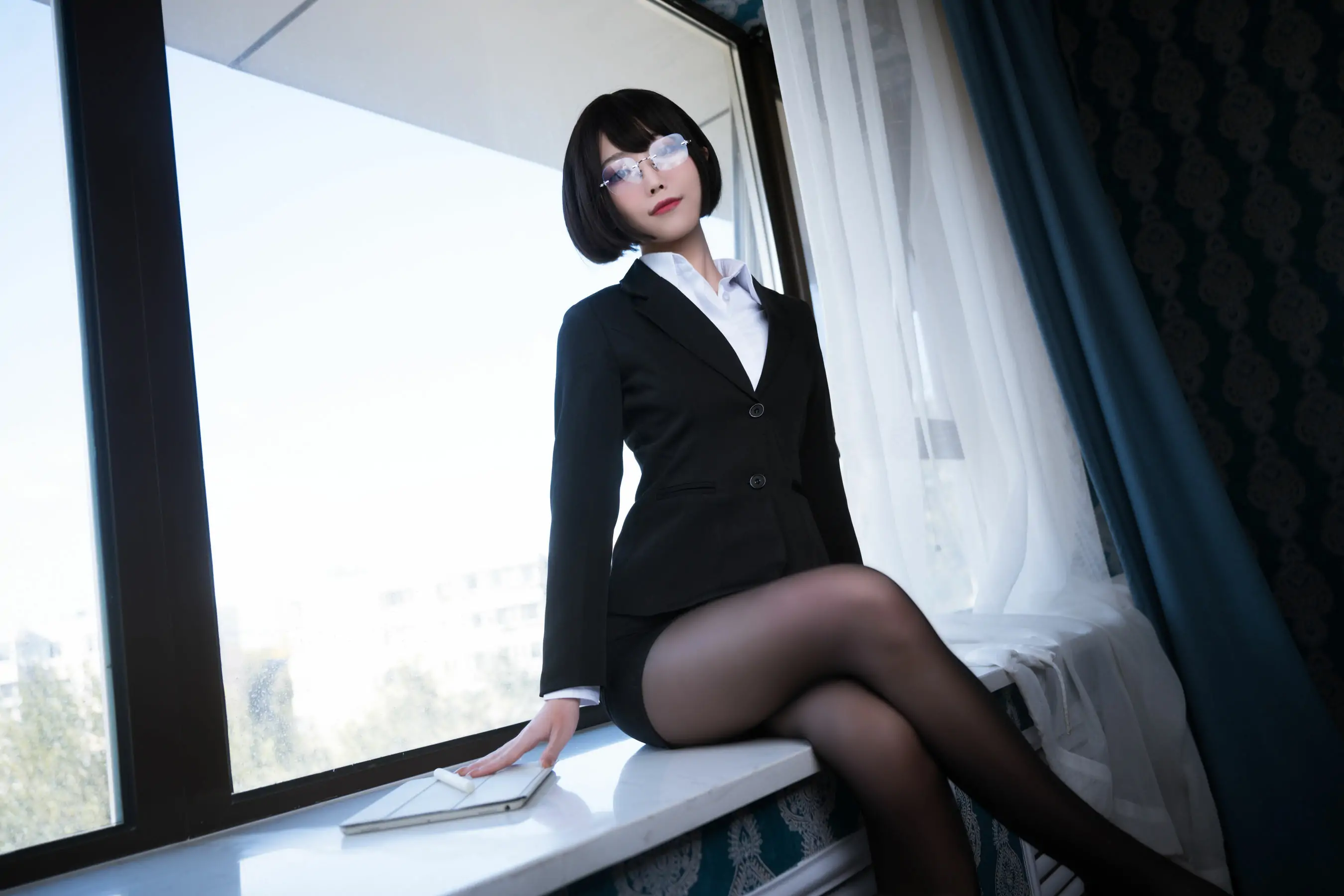 [网红COSER写真] Cosplay汪知子 - 黑丝OL