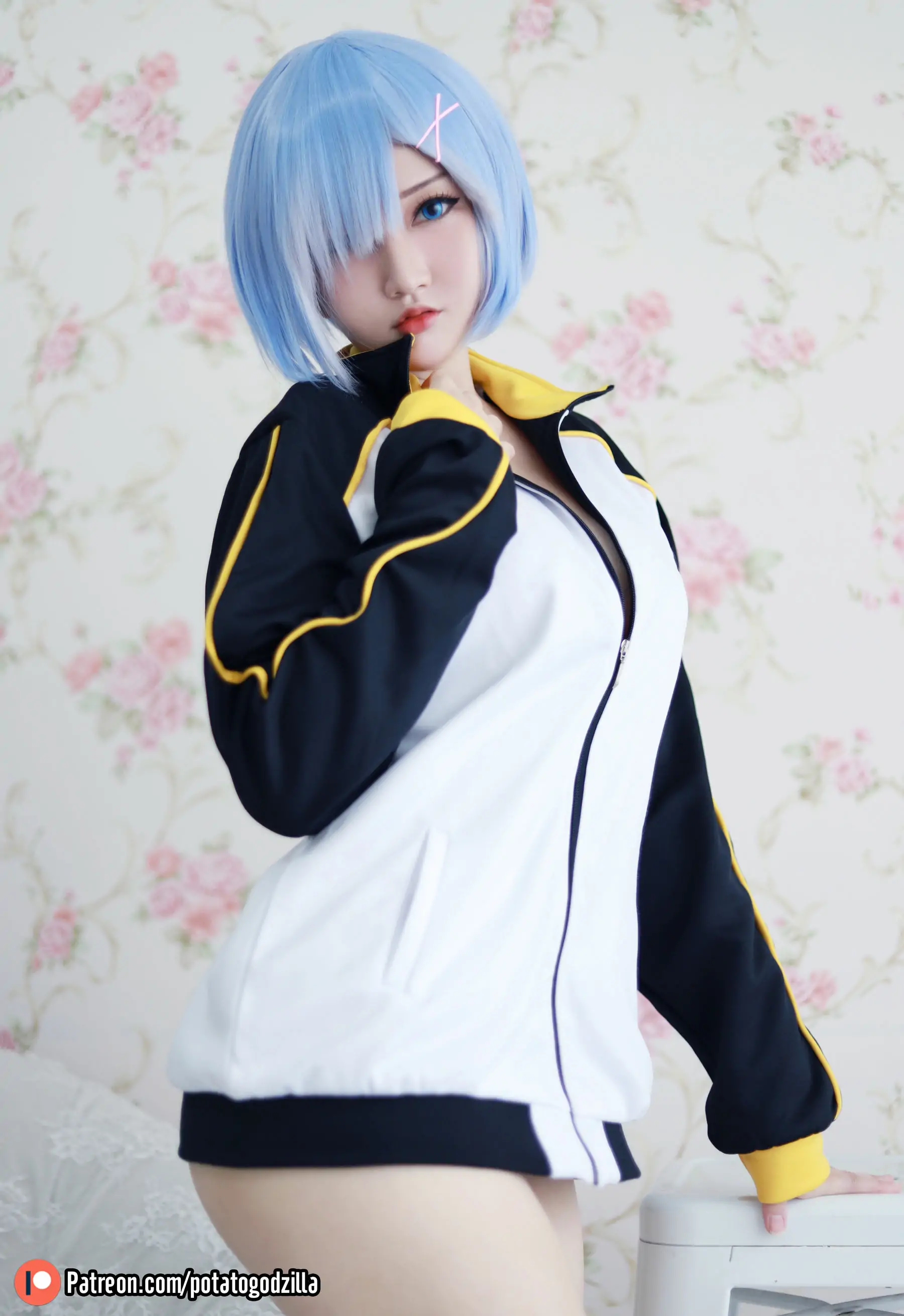 [网红COSER写真] Coser小姐姐Potato Godzilla - Rem In Subaru Jacket