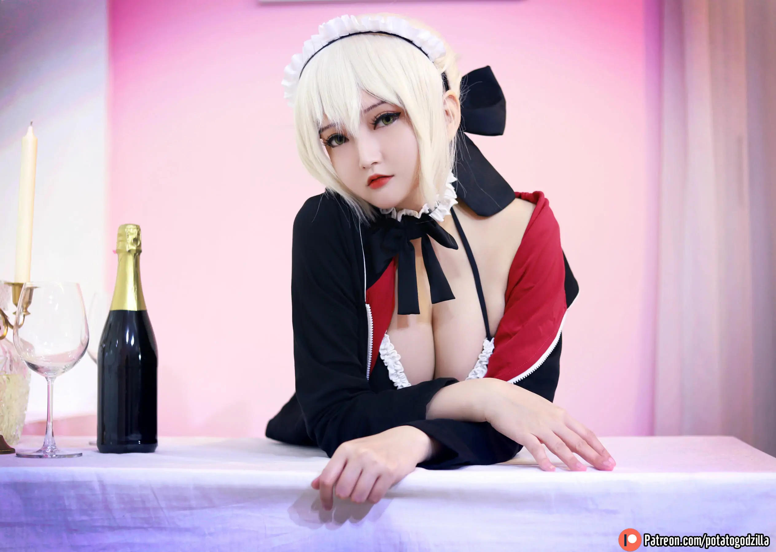 [网红COSER写真] Coser小姐姐Potato Godzilla - Saber Alter Maid