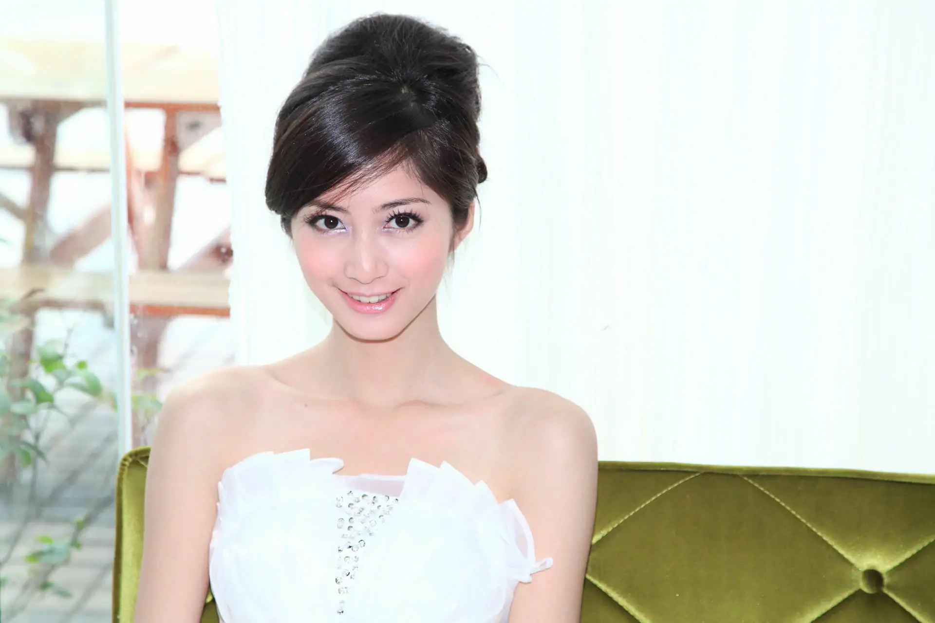 台湾气质美女Emily《唯美白色婚纱》