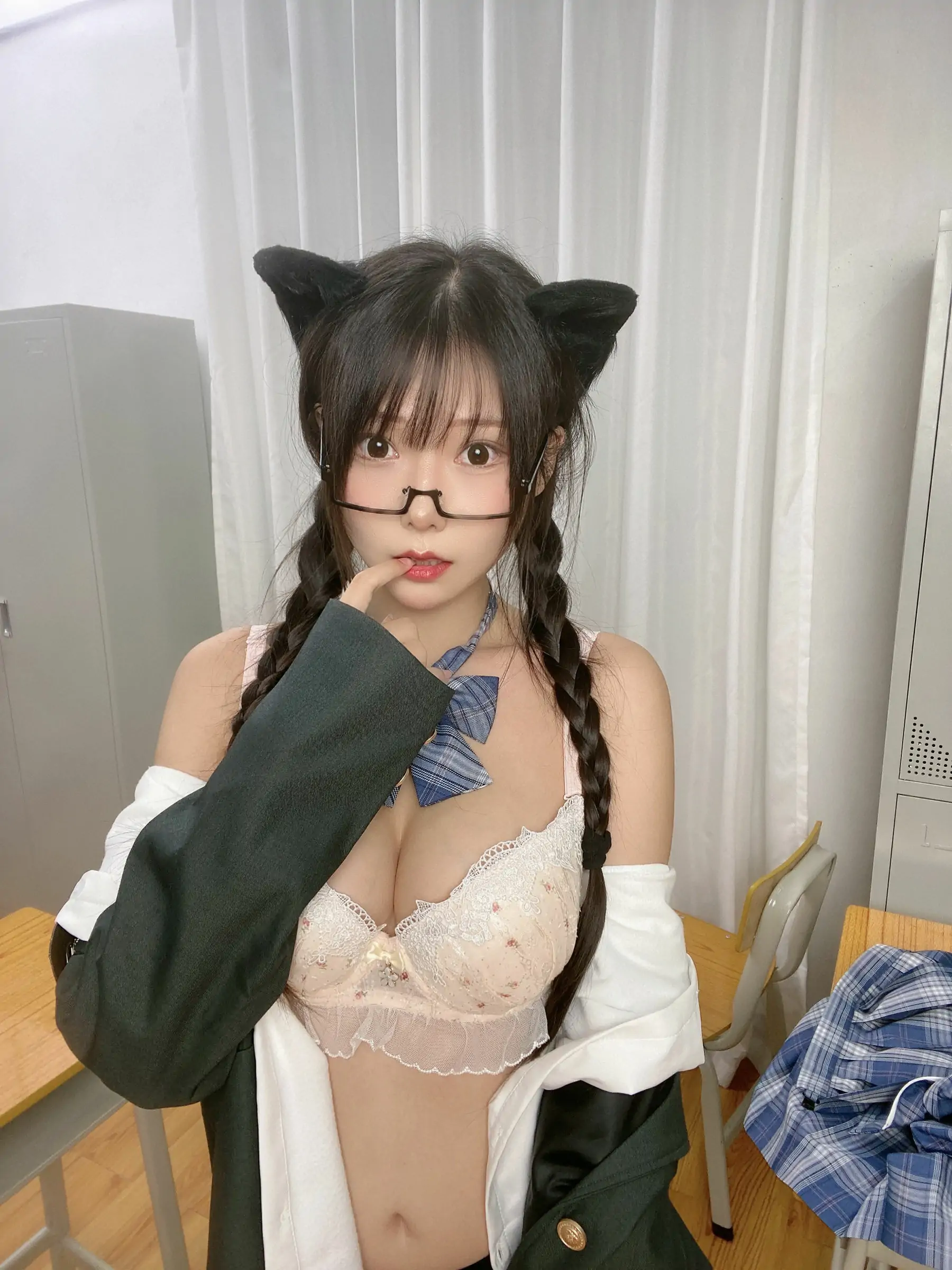 [福利COS] 香草喵露露写真 - 小露乱撞 JK制服自拍