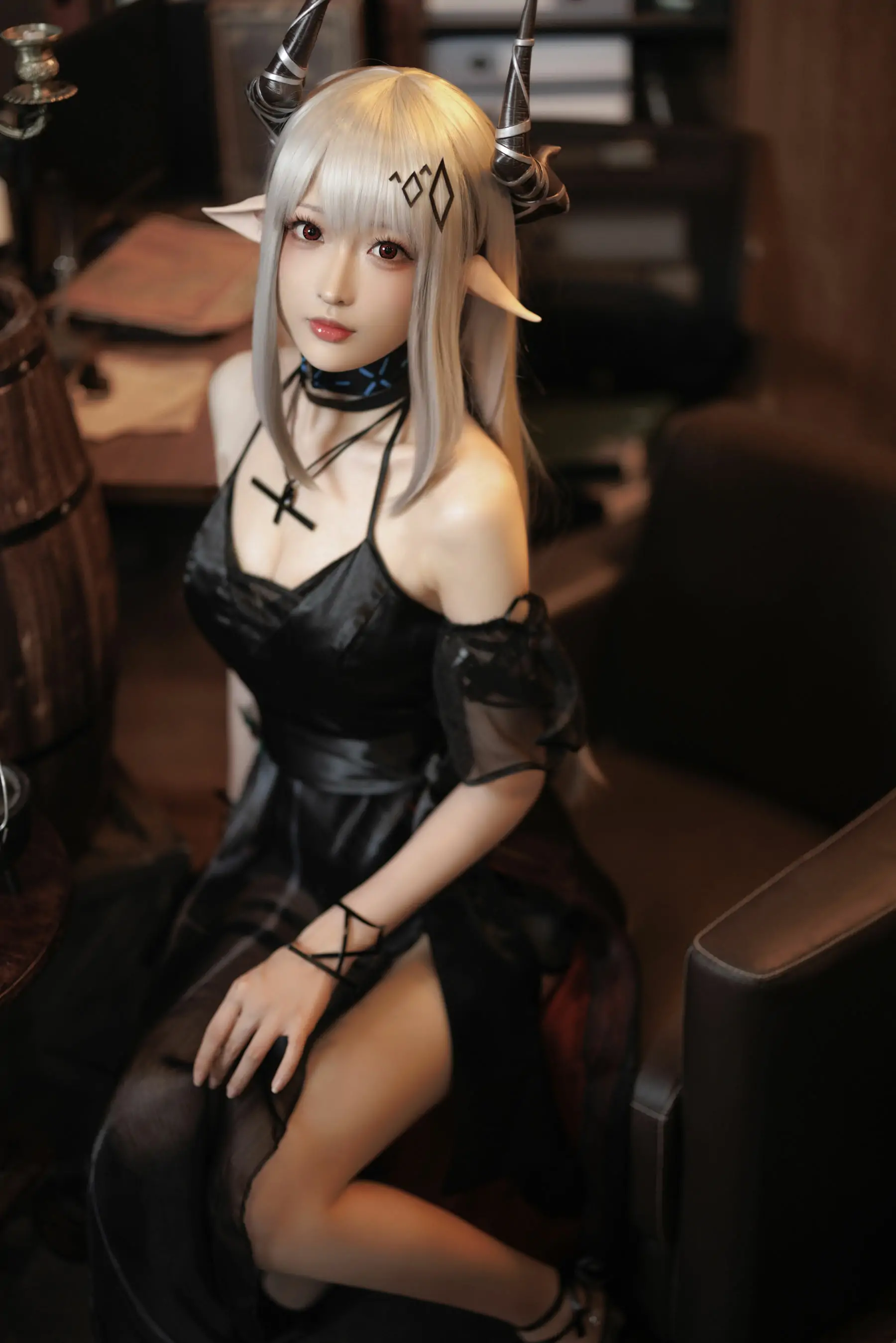 [福利COS] Coser小姐姐南宫 - 泥岩 礼服