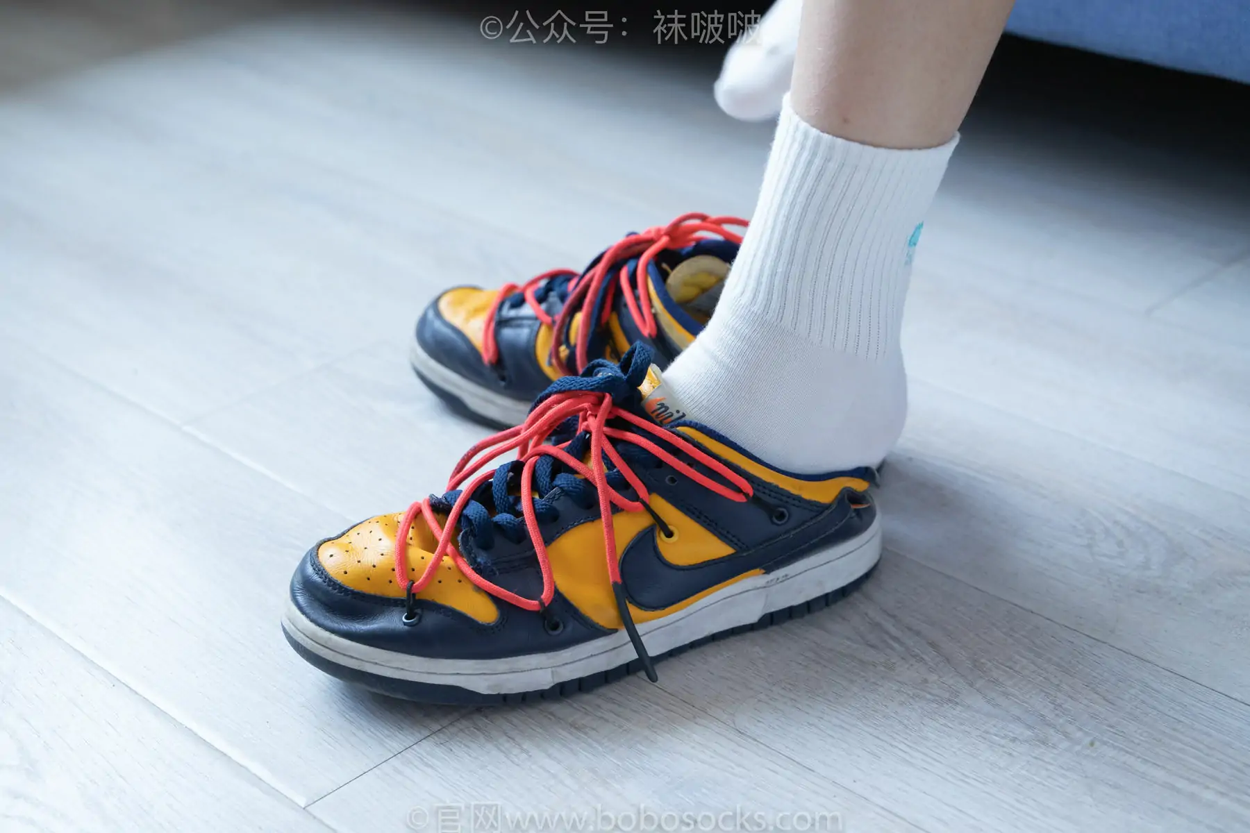 BoBoSocks袜啵啵 No.009 果冻-耐克板鞋、白棉袜、裸足 