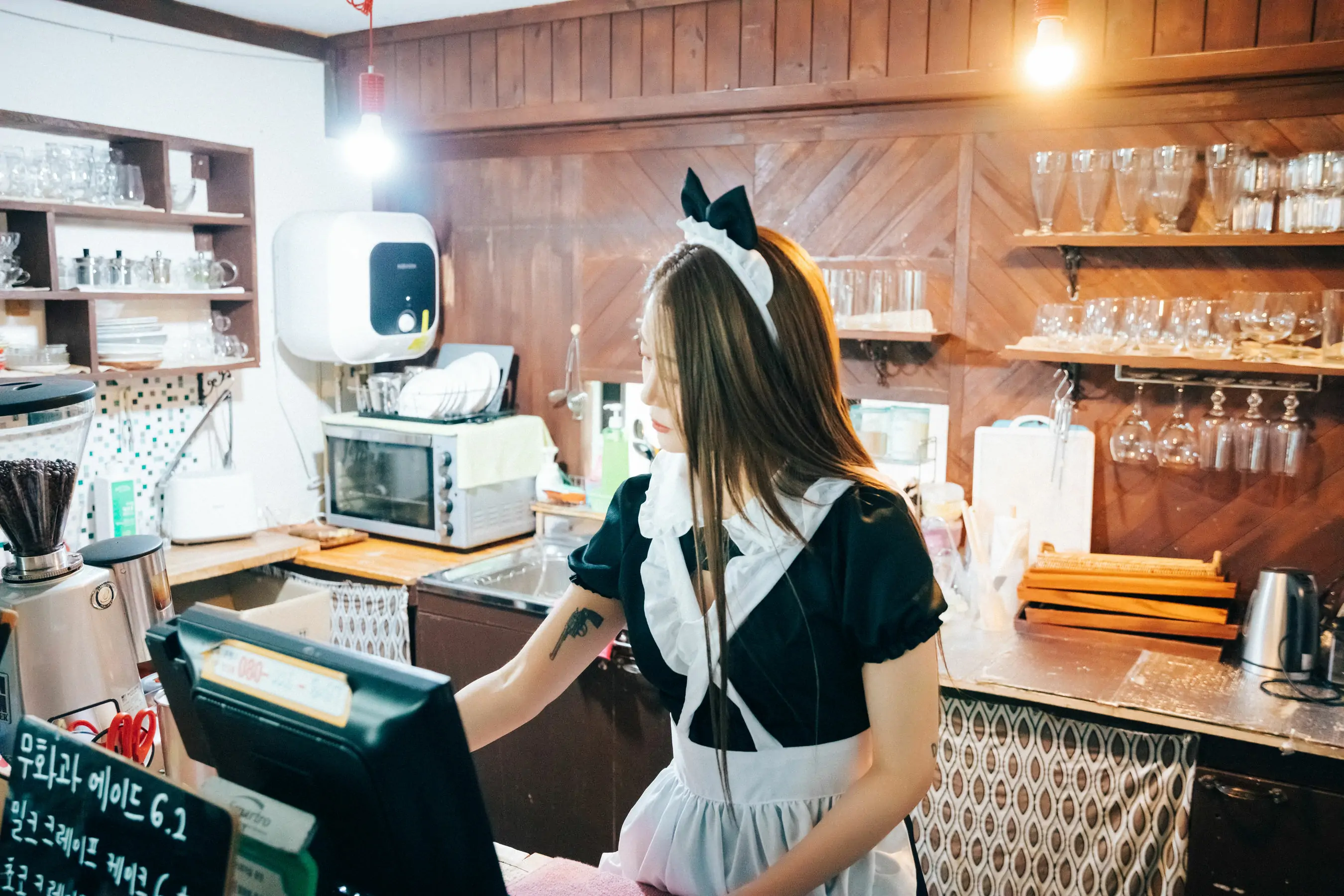 [LOOZY] Bomi - Maid cafe 