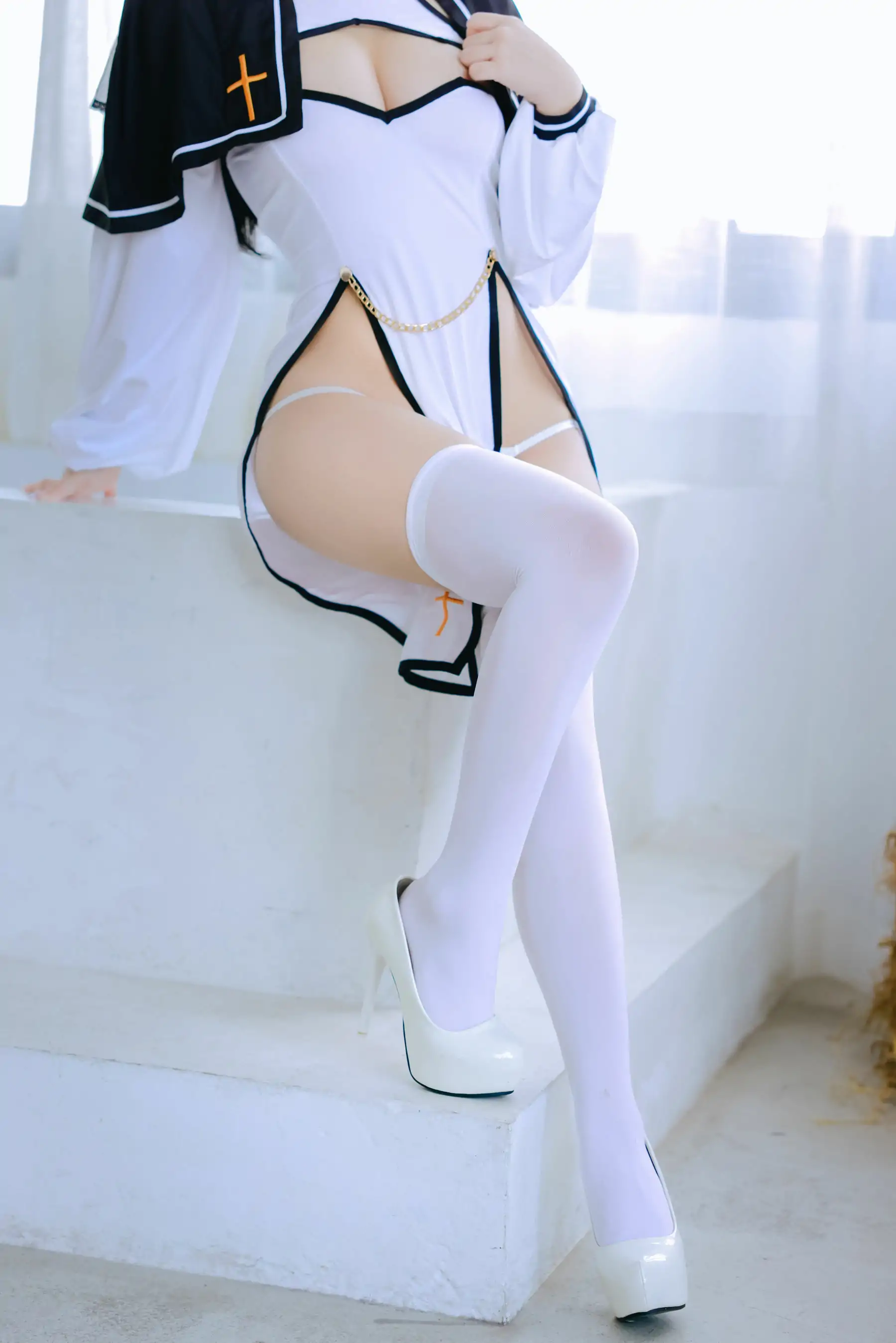 Cosplay 日奈娇 - 圣洁修女