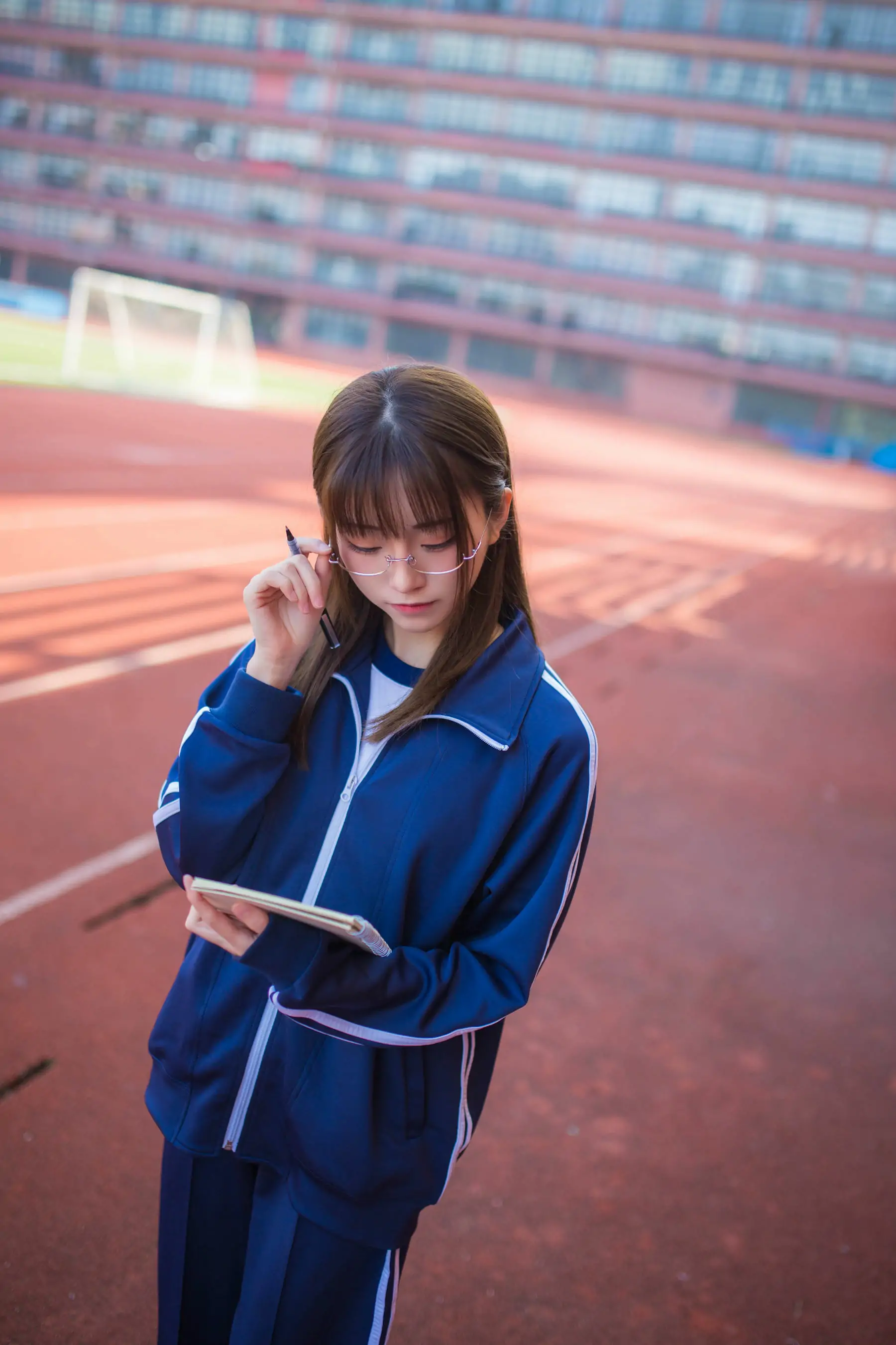 动漫博主Kitaro_绮太郎 蓝色运动服女孩