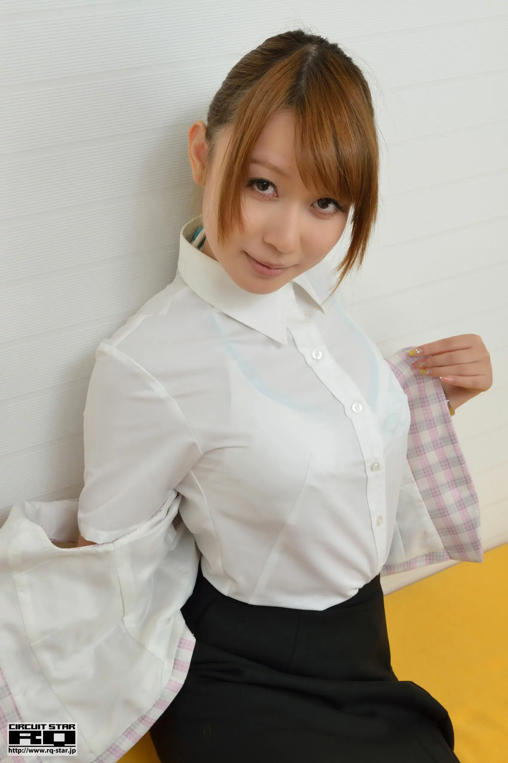 [RQ-STAR] NO.00690 Manon Natsukawa 夏川マノン Office Lady 写真集