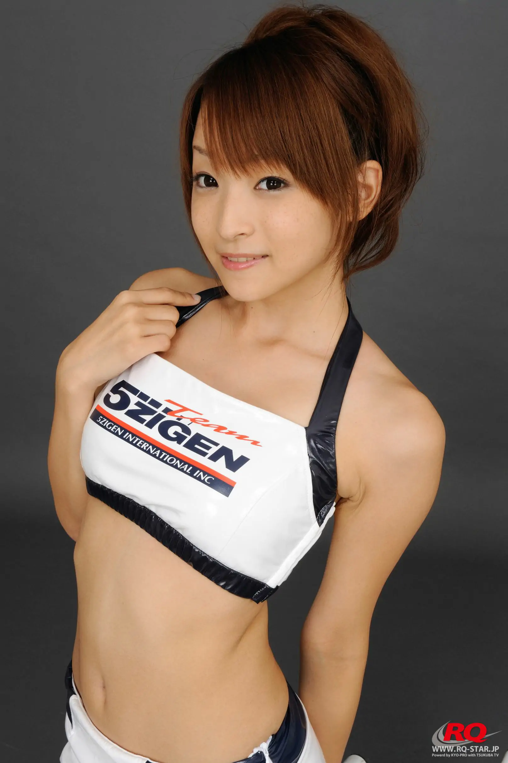 [RQ-STAR] NO.00080 Mio Aoki 青木未央 Race Queen – 2008 5Zigen  写真集