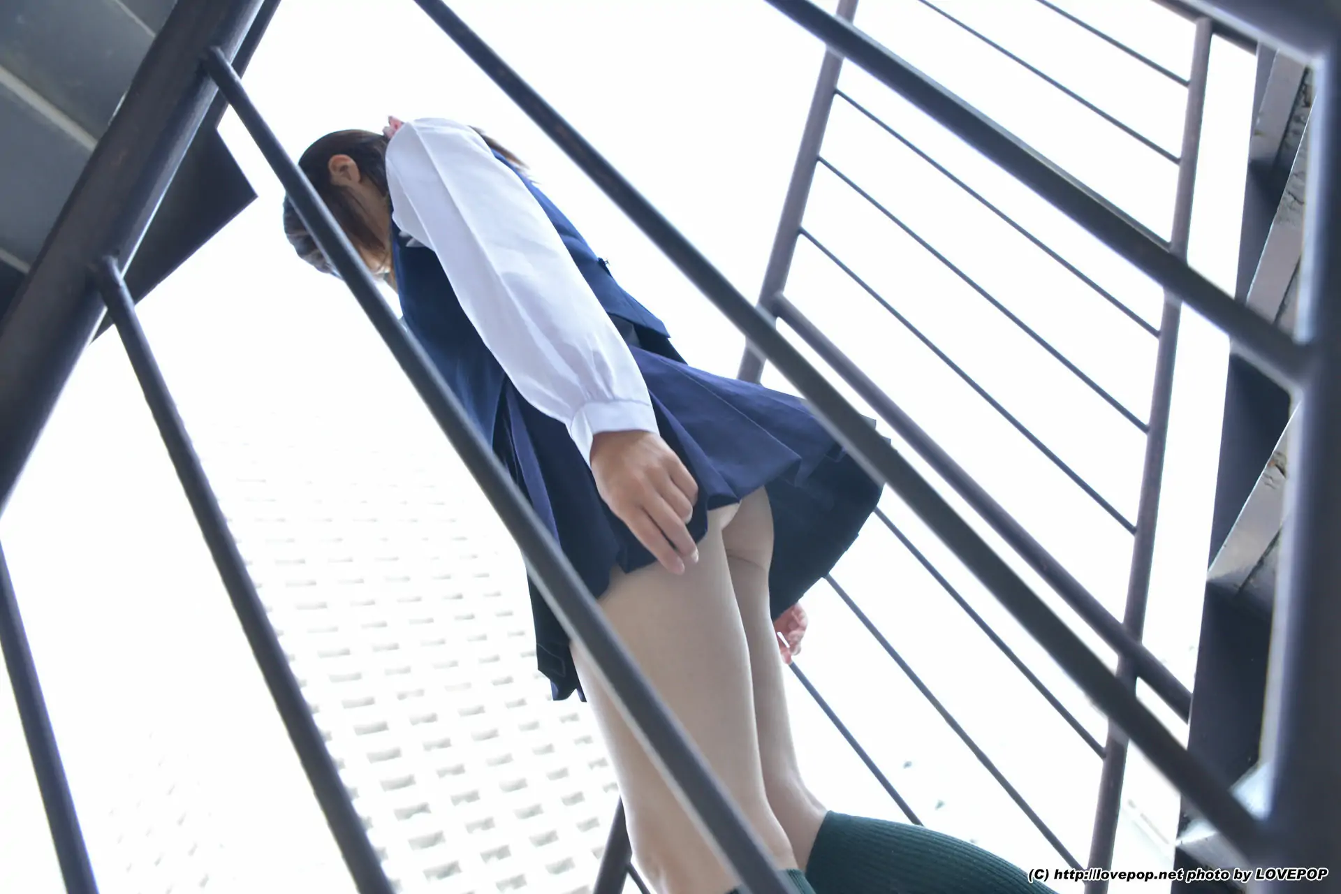 [LOVEPOP] Yamaguchi Ayaka 山口彩加 Stairway Voyeur T-back! ! Uniform vest - PPV